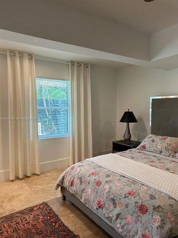 825 N Bel Air Dr, Plantation, FL 33317