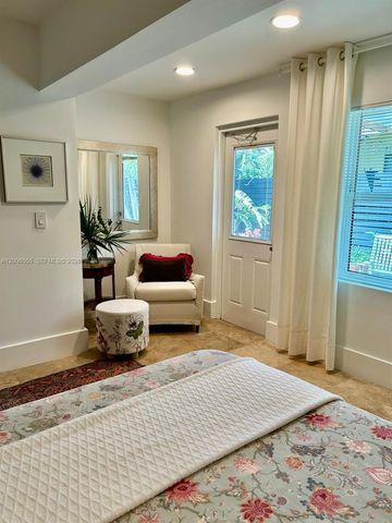 825 N Bel Air Dr, Plantation, FL 33317