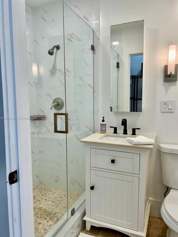 825 N Bel Air Dr, Plantation, FL 33317