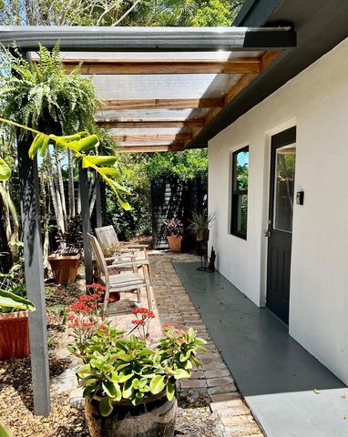 825 N Bel Air Dr, Plantation, FL 33317