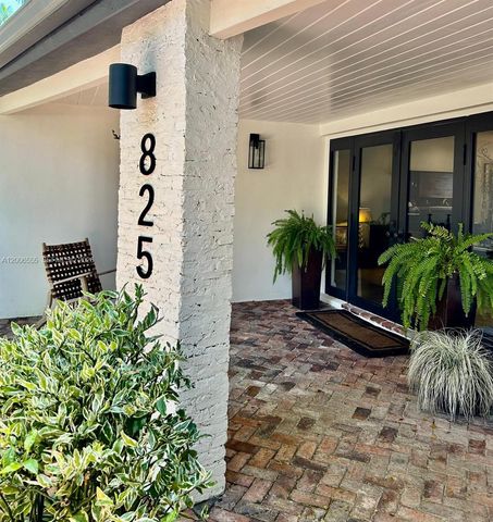 825 N Bel Air Dr, Plantation, FL 33317