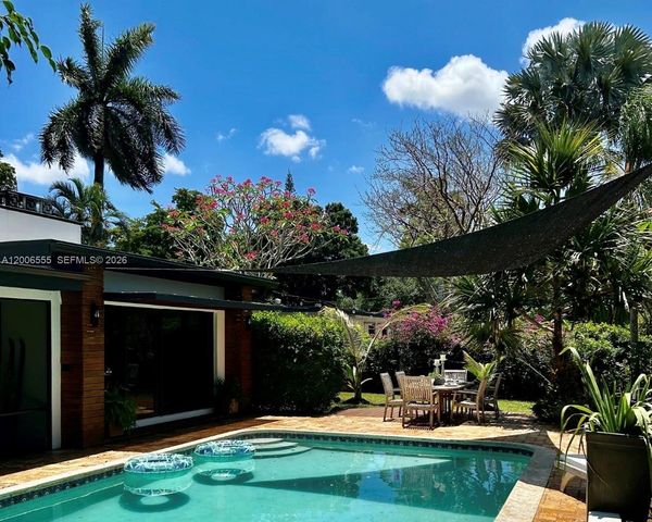 825 N Bel Air Dr, Plantation, FL 33317