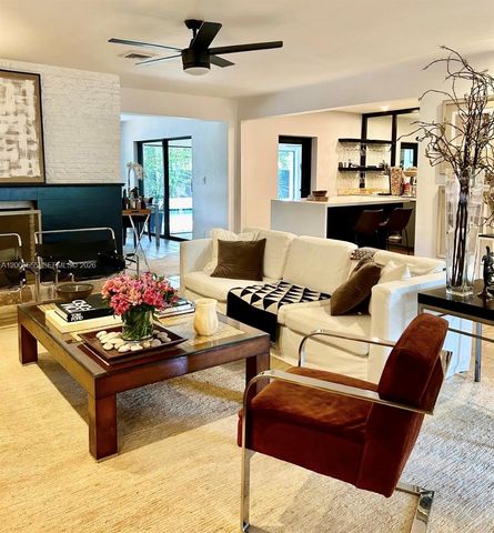 825 N Bel Air Dr, Plantation, FL 33317