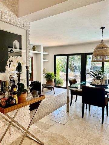 825 N Bel Air Dr, Plantation, FL 33317