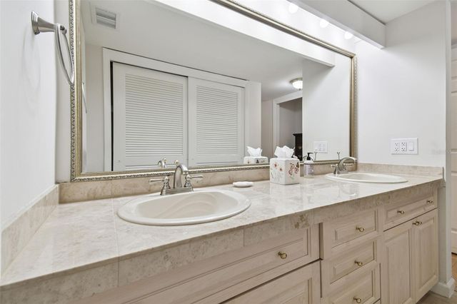 4154 NORTHMEADOW CIRCLE, Tampa, FL 33618