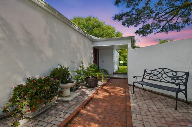 4154 NORTHMEADOW CIRCLE, Tampa, FL 33618