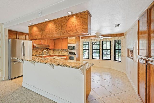 6015 Rustic Hills Dr, Rocklin, CA 95677