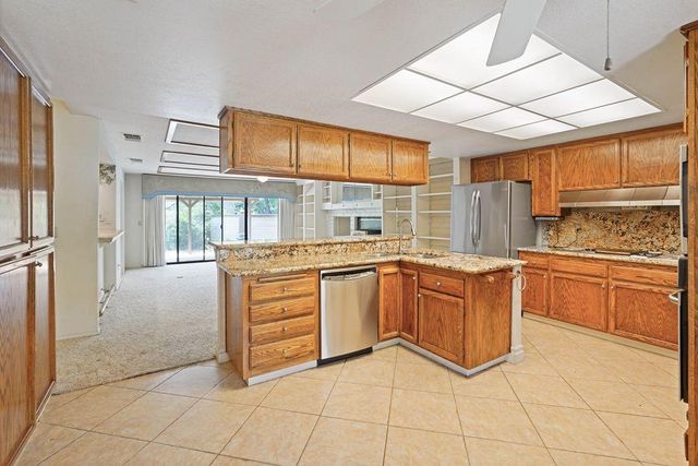 6015 Rustic Hills Dr, Rocklin, CA 95677