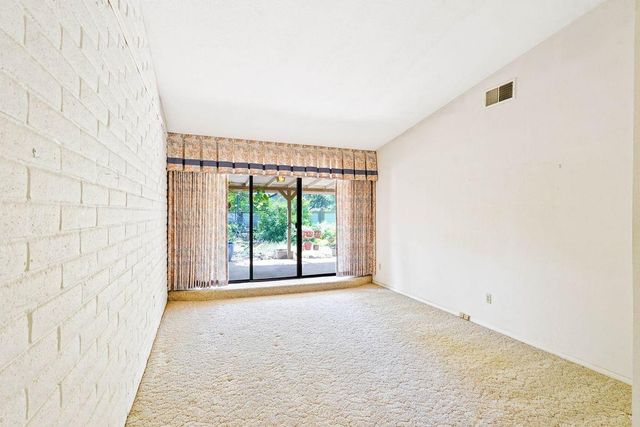 6015 Rustic Hills Dr, Rocklin, CA 95677