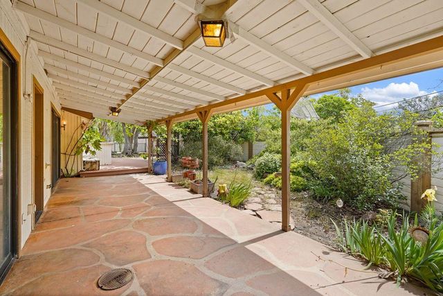 6015 Rustic Hills Dr, Rocklin, CA 95677