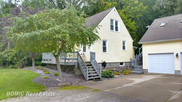 3934 Grotto Road, Bridgeport, MI 48722