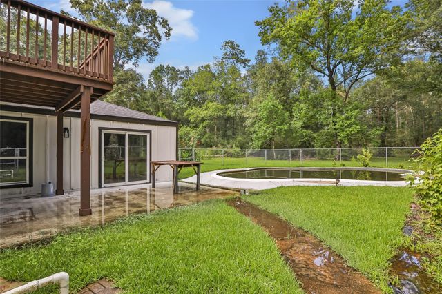 854 Fairway Drive, New Caney, TX 77357