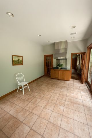 8748 Walton Oaks Drive, Bloomington, MN 55438