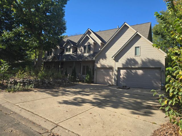 8748 Walton Oaks Drive, Bloomington, MN 55438