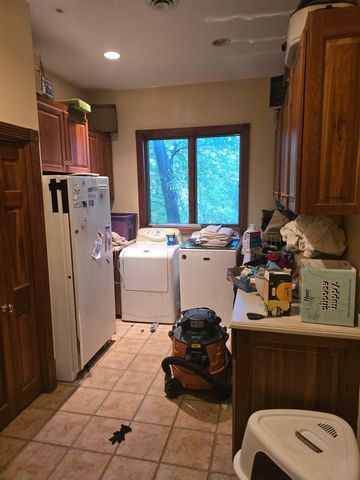 8748 Walton Oaks Drive, Bloomington, MN 55438
