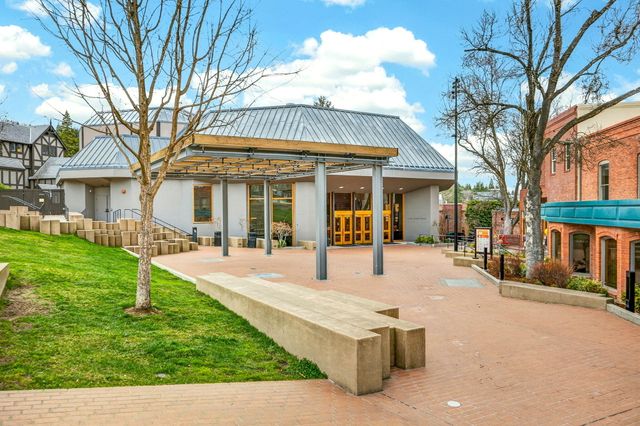 68 E Main Street 1, Ashland, OR 97520