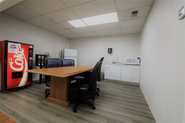 3600 W Pioneer Parkway 6, Pantego, TX 76013