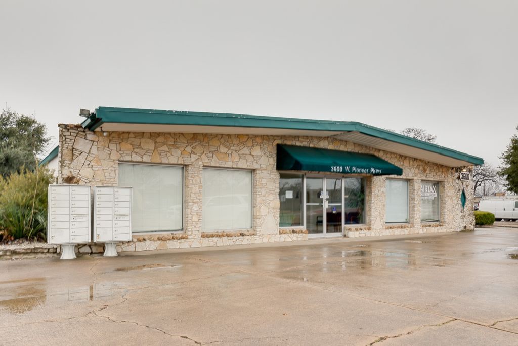 3600 W Pioneer Parkway 6, Pantego, TX 76013