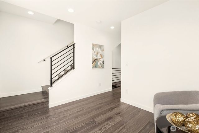947 NW 56th Street, Seattle, WA 98107