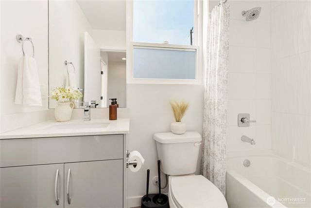 947 NW 56th Street, Seattle, WA 98107