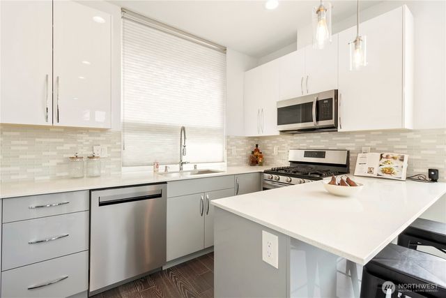 947 NW 56th Street, Seattle, WA 98107
