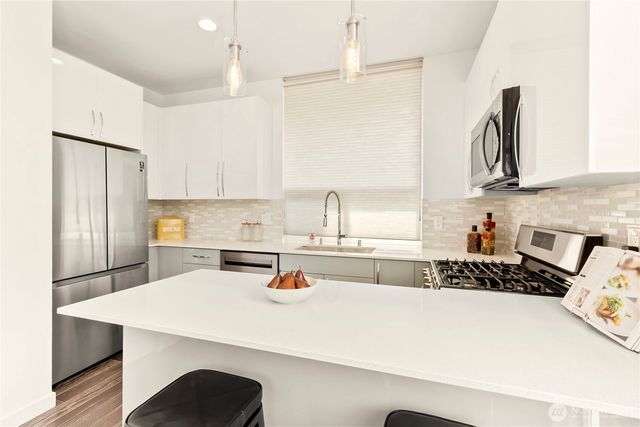 947 NW 56th Street, Seattle, WA 98107