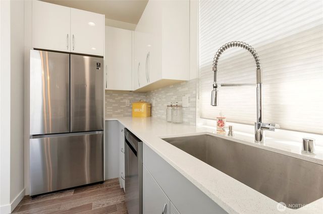 947 NW 56th Street, Seattle, WA 98107