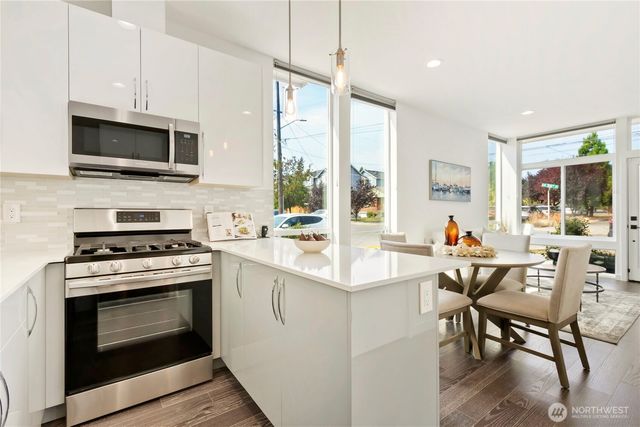 947 NW 56th Street, Seattle, WA 98107