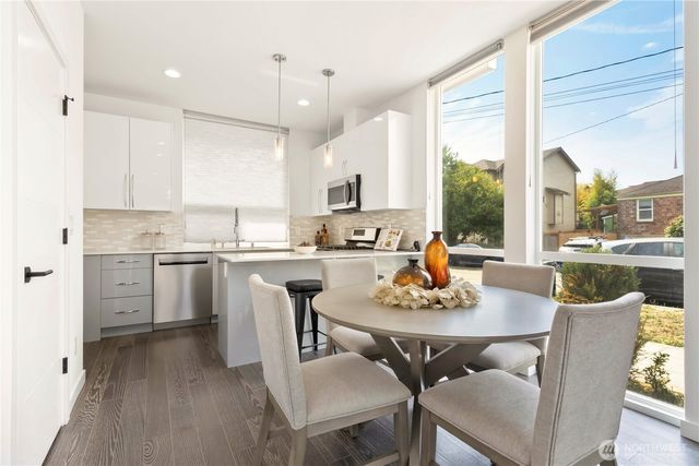947 NW 56th Street, Seattle, WA 98107