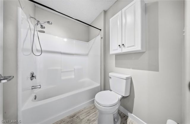 286 Leawood CIR, Naples, FL 34104