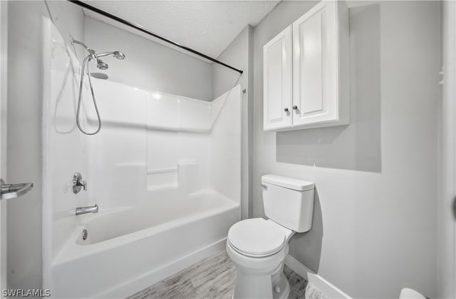 286 Leawood CIR, Naples, FL 34104