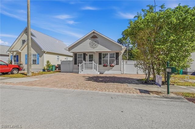 286 Leawood CIR, Naples, FL 34104