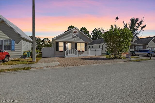 286 Leawood CIR, Naples, FL 34104