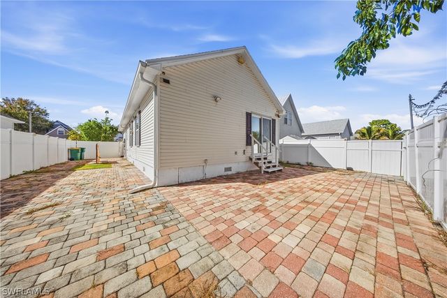 286 Leawood CIR, Naples, FL 34104