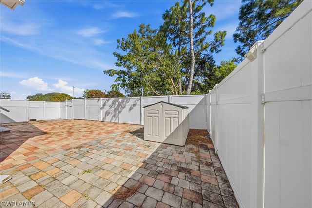 286 Leawood CIR, Naples, FL 34104