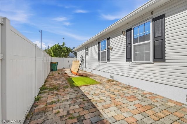 286 Leawood CIR, Naples, FL 34104