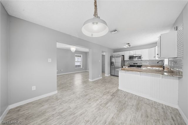 286 Leawood CIR, Naples, FL 34104