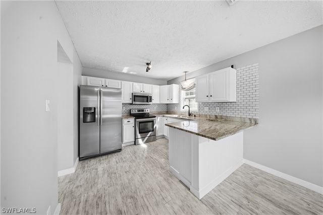 286 Leawood CIR, Naples, FL 34104