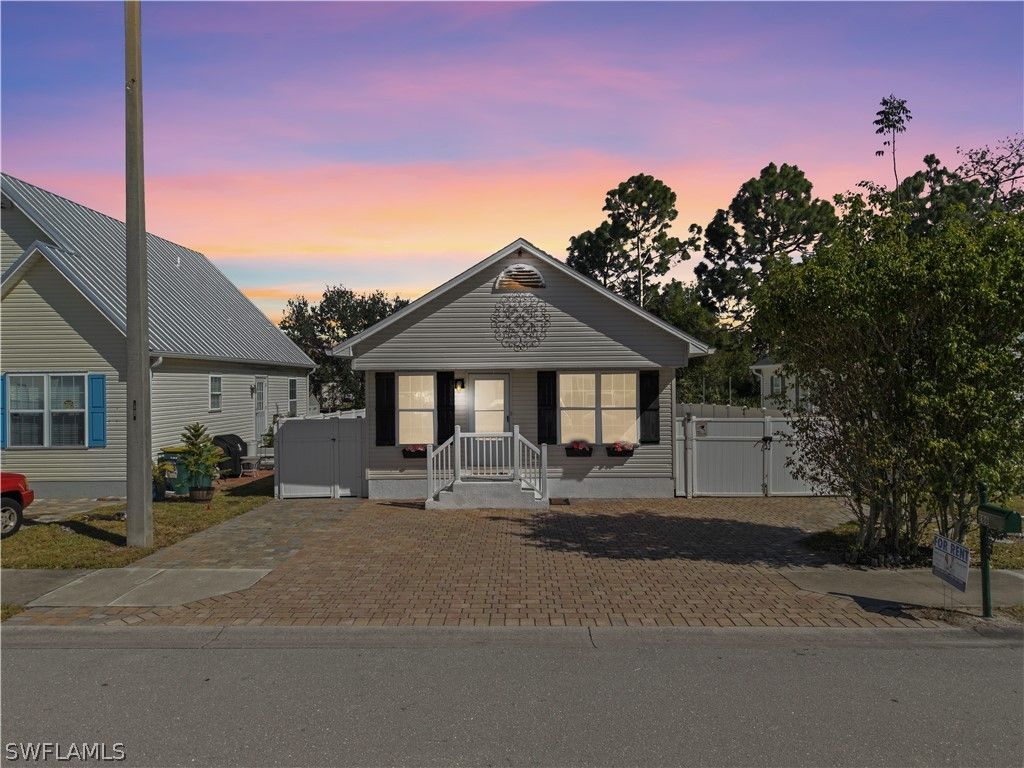 286 Leawood CIR, Naples, FL 34104