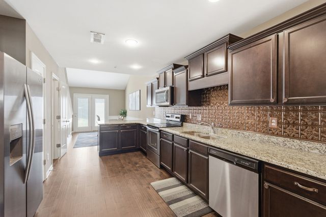 4020 Commons Dr, Spring Hill, TN 37174