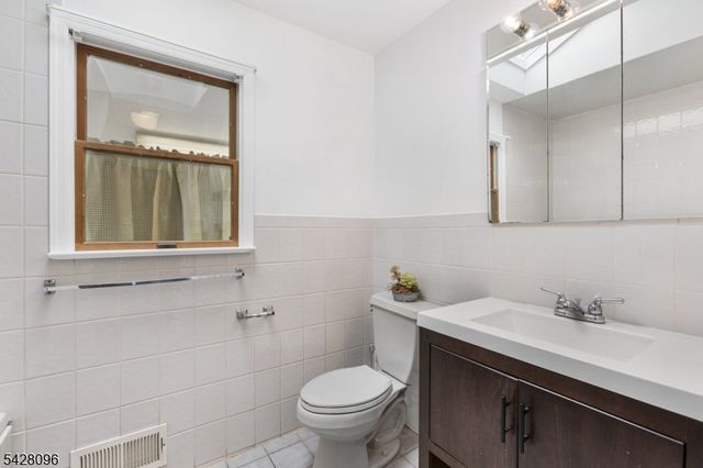 54 Reidy Pl, West Milford Twp., NJ 07421