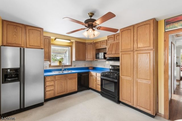 54 Reidy Pl, West Milford Twp., NJ 07421