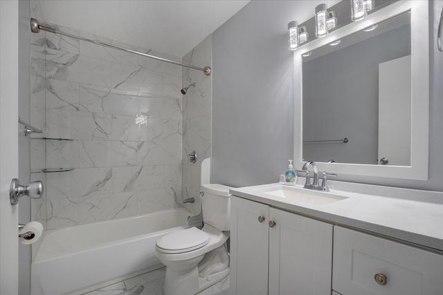 14 Old Stone Way 11, Weymouth, MA 02189