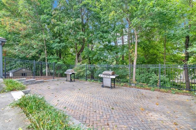 14 Old Stone Way 11, Weymouth, MA 02189