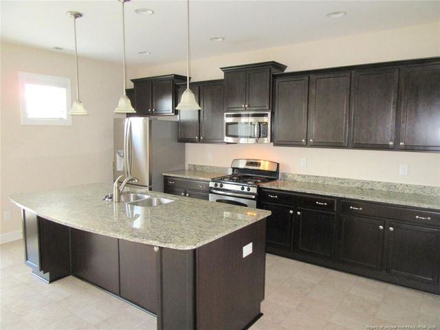 512 Rossendale Drive, Hope Mills, NC 28348
