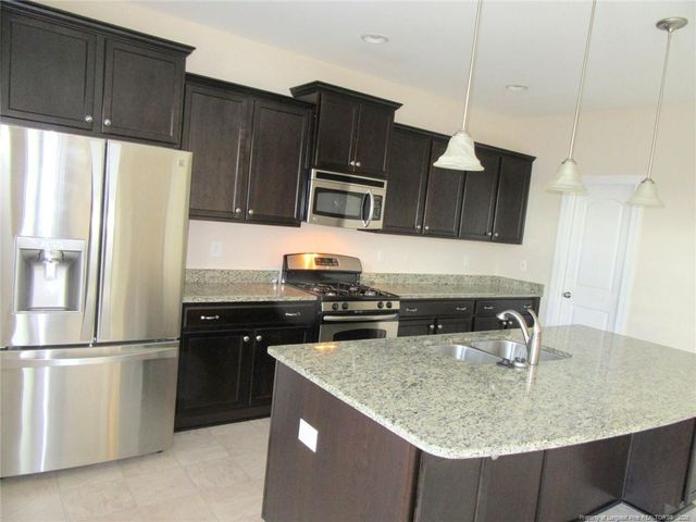 512 Rossendale Drive, Hope Mills, NC 28348