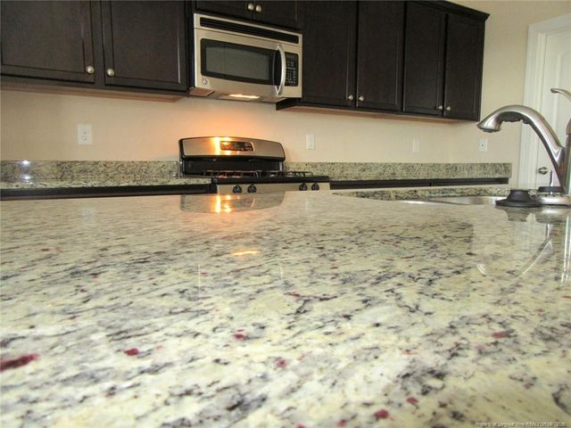 512 Rossendale Drive, Hope Mills, NC 28348
