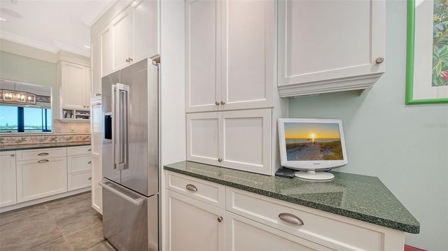5420 EAGLES POINT CIRCLE 402, Sarasota, FL 34231