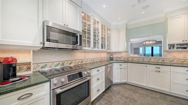 5420 EAGLES POINT CIRCLE 402, Sarasota, FL 34231