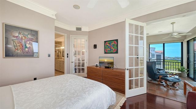 5420 EAGLES POINT CIRCLE 402, Sarasota, FL 34231